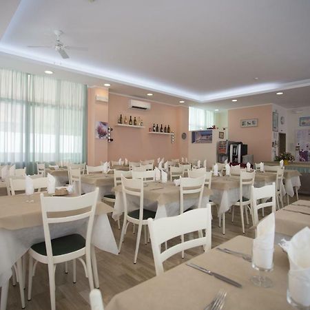 Hotel Madrid Cattolica Luaran gambar
