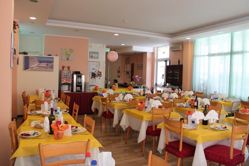 Hotel Madrid Cattolica Luaran gambar