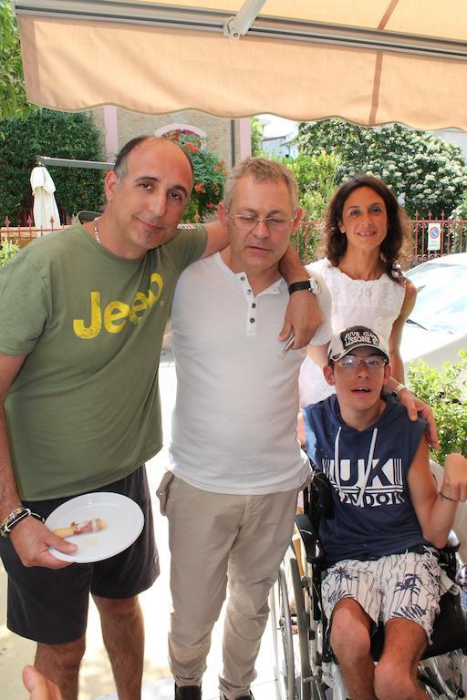 Hotel Madrid Cattolica Luaran gambar