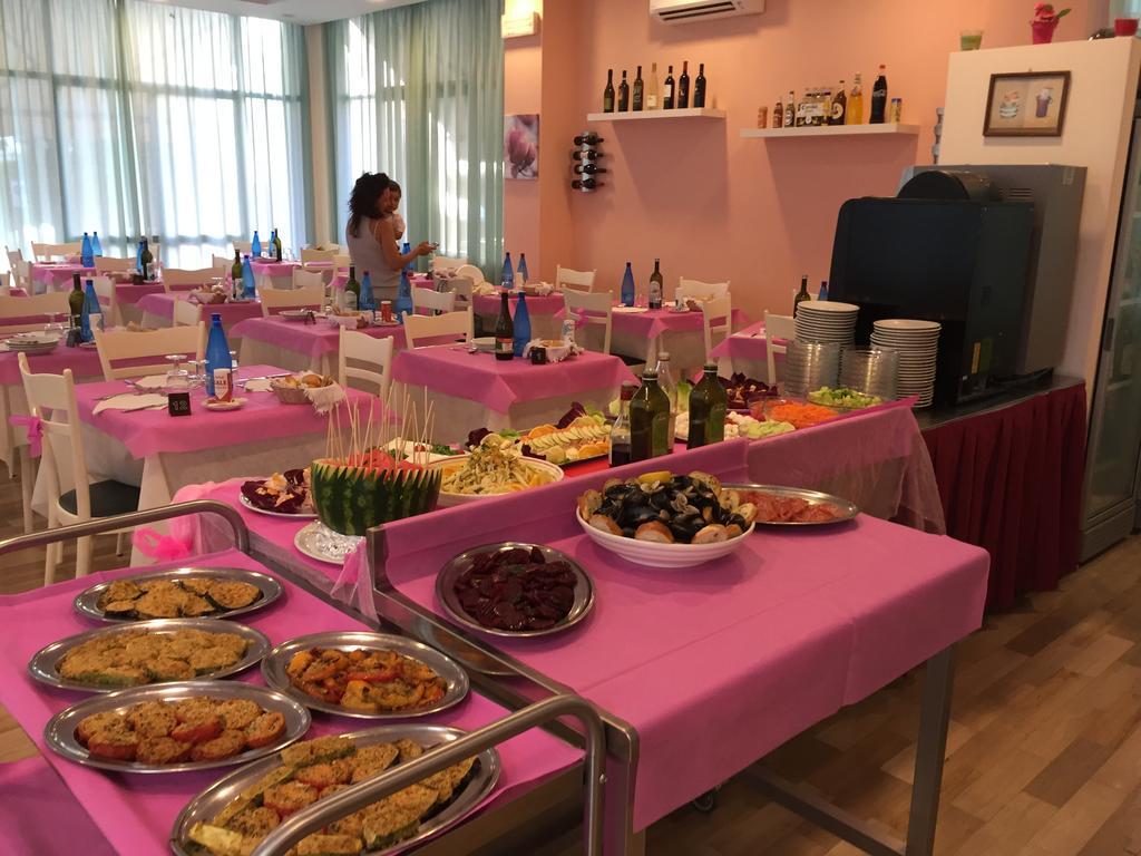 Hotel Madrid Cattolica Luaran gambar