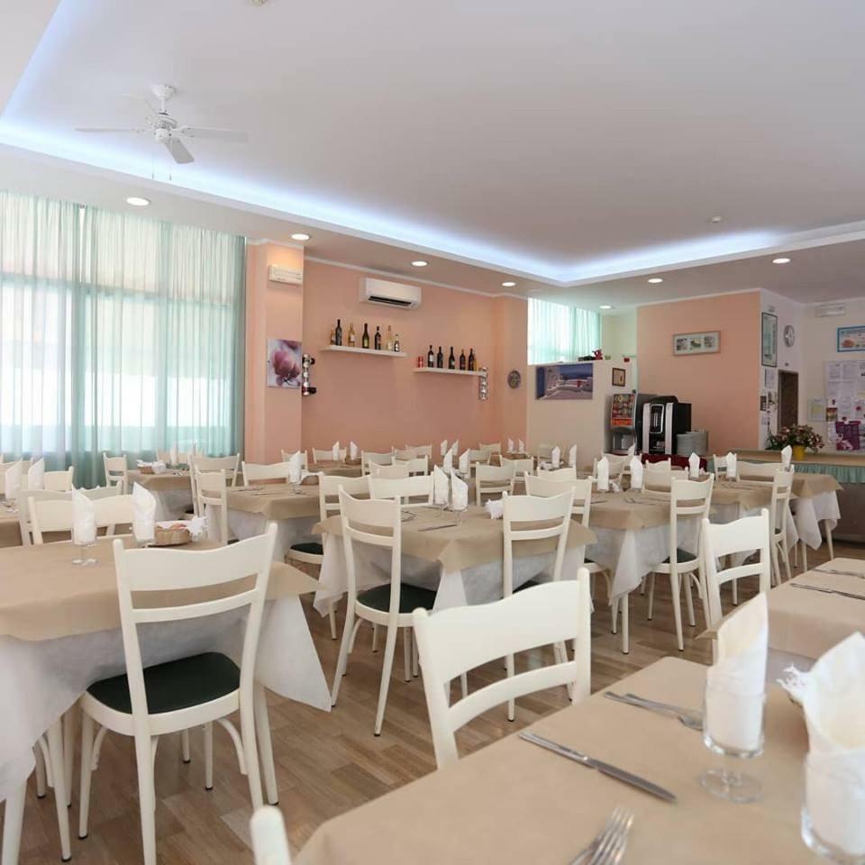 Hotel Madrid Cattolica Luaran gambar
