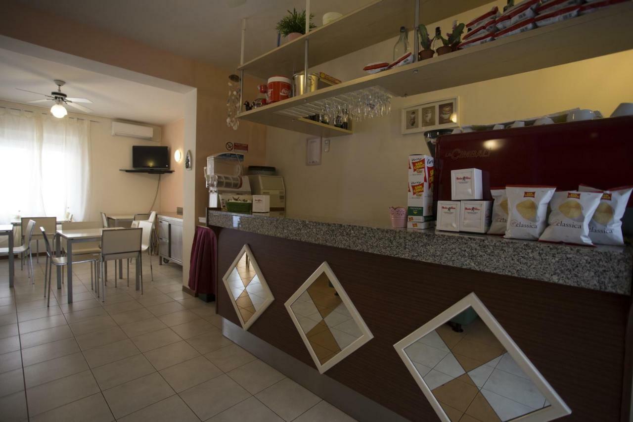 Hotel Madrid Cattolica Luaran gambar
